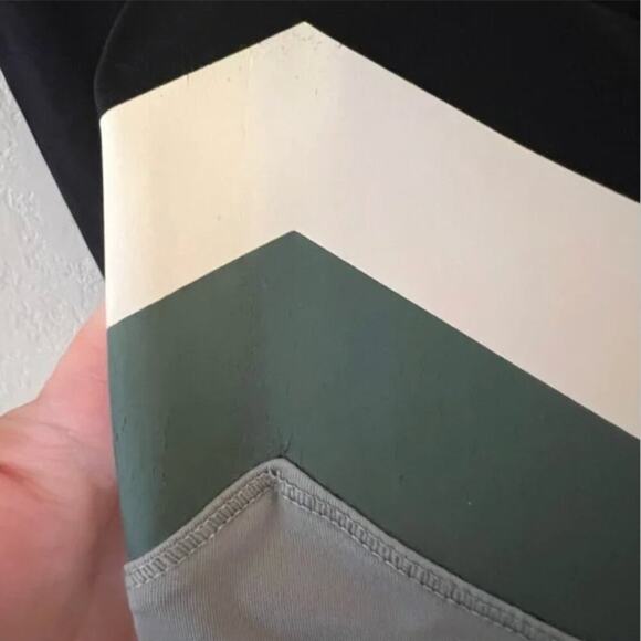 ALL ACCESS Tour Cropped Colorblock Leggings - Picture 5 of 8